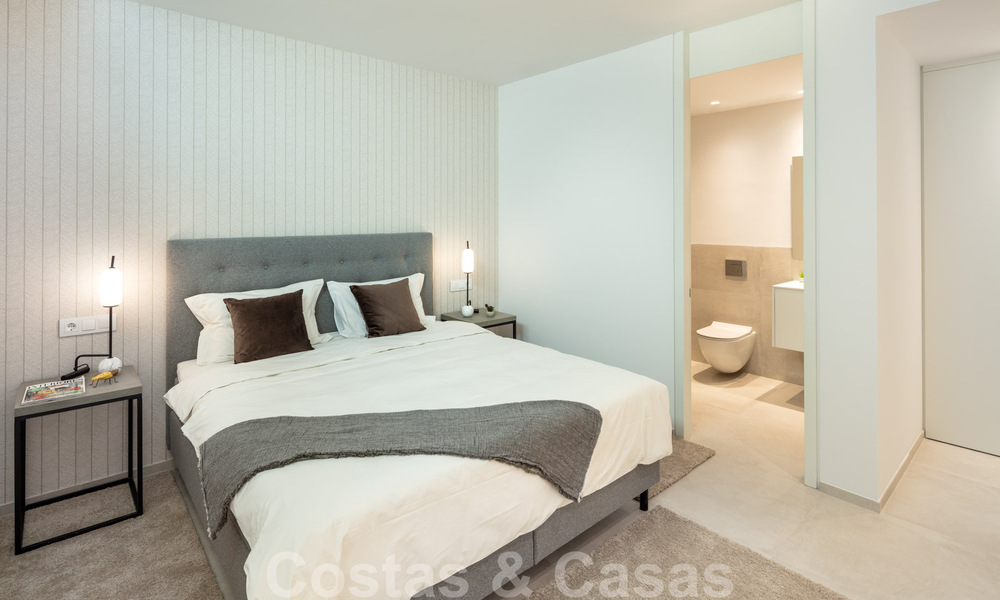 Instapklare nieuwe moderne luxe villa´s te koop in een boetiekcomplex aan de golfbaan op de New Golden Mile, Marbella - Estepona 32936