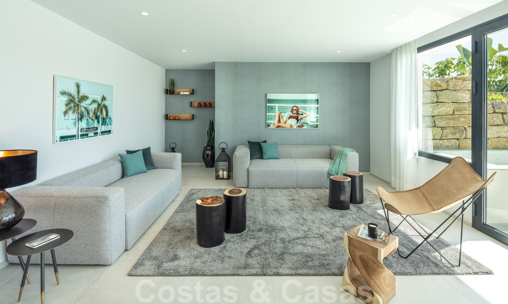 Instapklare nieuwe moderne luxe villa´s te koop in een boetiekcomplex aan de golfbaan op de New Golden Mile, Marbella - Estepona 32939