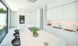 Instapklare nieuwe moderne luxe villa´s te koop in een boetiekcomplex aan de golfbaan op de New Golden Mile, Marbella - Estepona 32942 