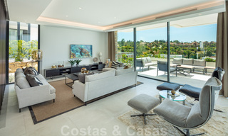 Instapklare nieuwe moderne luxe villa´s te koop in een boetiekcomplex aan de golfbaan op de New Golden Mile, Marbella - Estepona 32945 