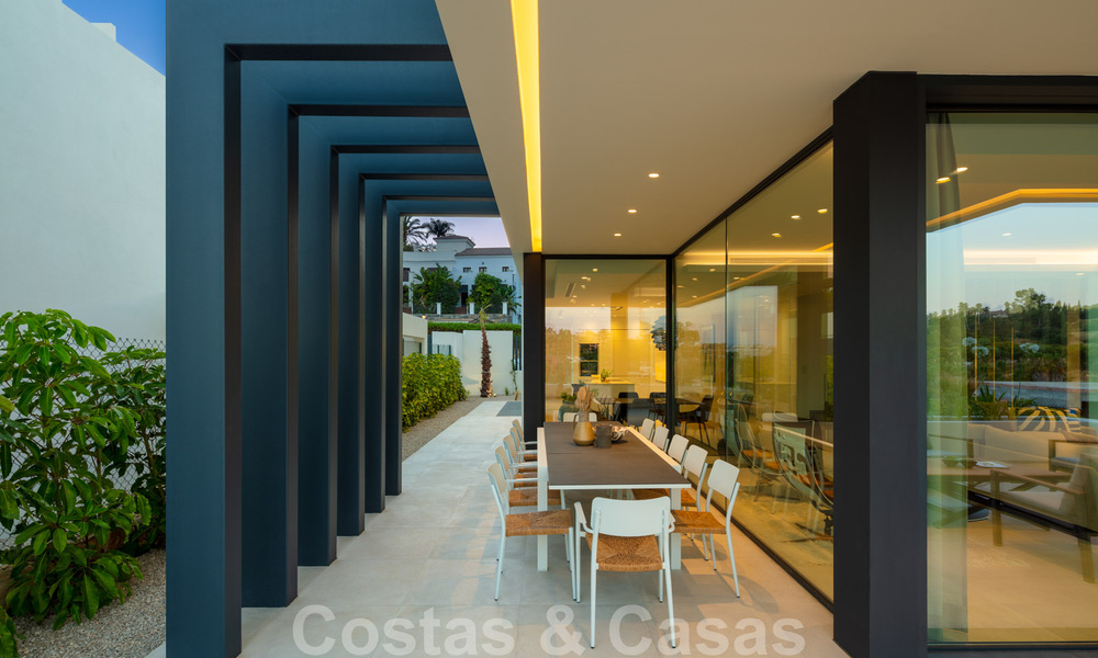 Instapklare nieuwe moderne luxe villa´s te koop in een boetiekcomplex aan de golfbaan op de New Golden Mile, Marbella - Estepona 32954