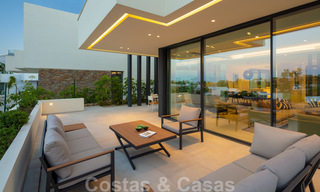 Instapklare nieuwe moderne luxe villa´s te koop in een boetiekcomplex aan de golfbaan op de New Golden Mile, Marbella - Estepona 32956 