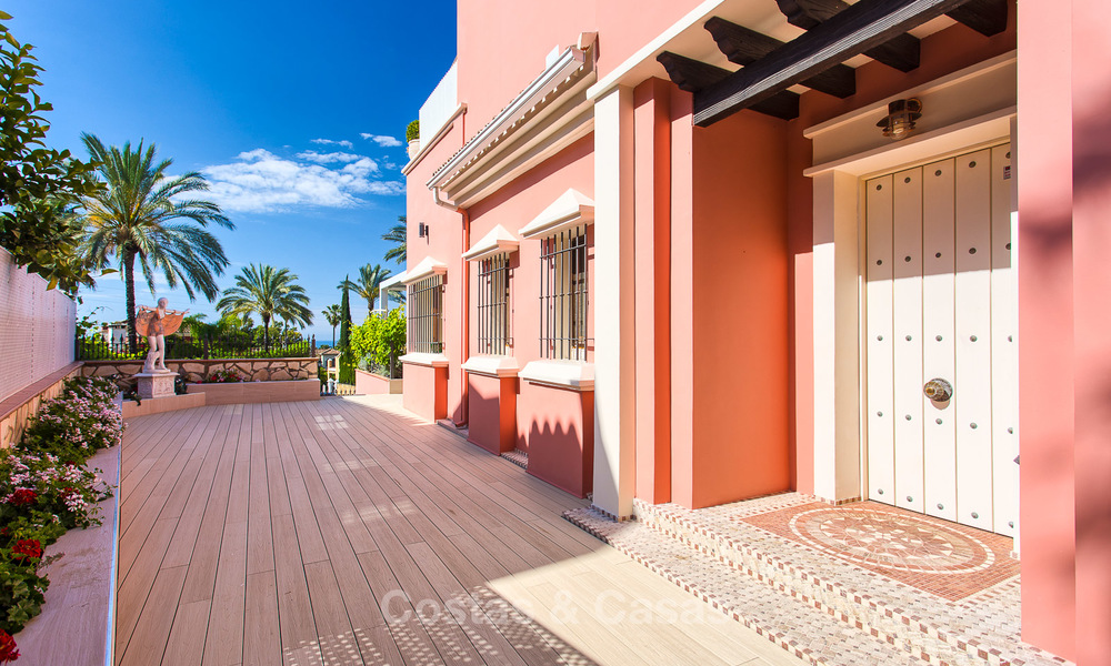 High-end klassieke stijl luxe villa met uitzicht op zee te koop op de Golden Mile, Marbella 4585