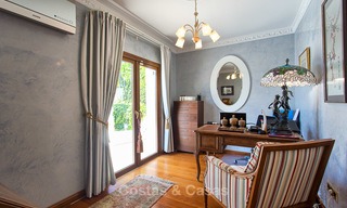High-end klassieke stijl luxe villa met uitzicht op zee te koop op de Golden Mile, Marbella 4590 