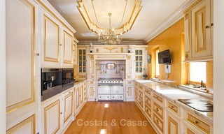High-end klassieke stijl luxe villa met uitzicht op zee te koop op de Golden Mile, Marbella 4592 