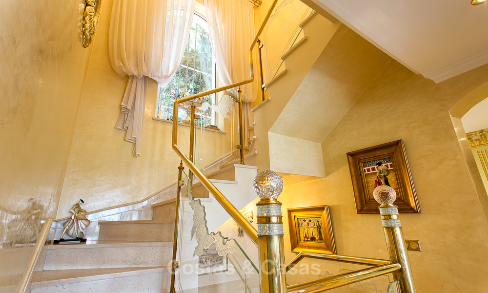 High-end klassieke stijl luxe villa met uitzicht op zee te koop op de Golden Mile, Marbella 4602