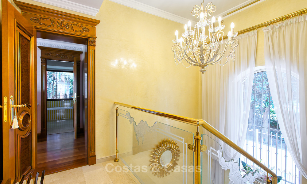 High-end klassieke stijl luxe villa met uitzicht op zee te koop op de Golden Mile, Marbella 4603