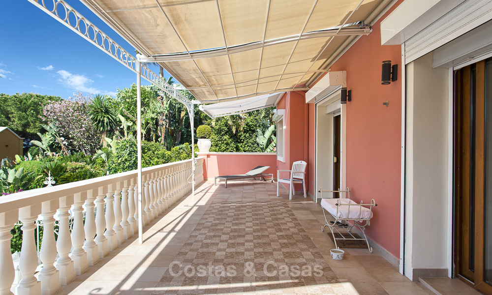 High-end klassieke stijl luxe villa met uitzicht op zee te koop op de Golden Mile, Marbella 4608
