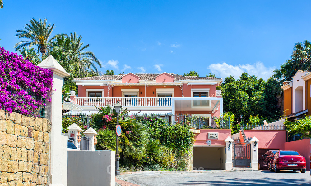 High-end klassieke stijl luxe villa met uitzicht op zee te koop op de Golden Mile, Marbella 4635