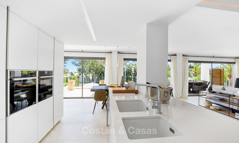 Gerenoveerde luxe villa in Andalusische stijl met zeezicht te koop, dichtbij strand, Elviria, Oost Marbella 4777