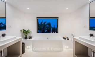 Gerenoveerde luxe villa in Andalusische stijl met zeezicht te koop, dichtbij strand, Elviria, Oost Marbella 4823 