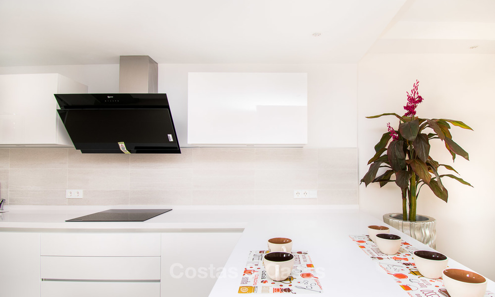 Stijlvol gerenoveerde schakelvilla´s te koop, Andalusische stijl, met uitzicht op zee, instapklaar, Benahavis, Marbella 5941