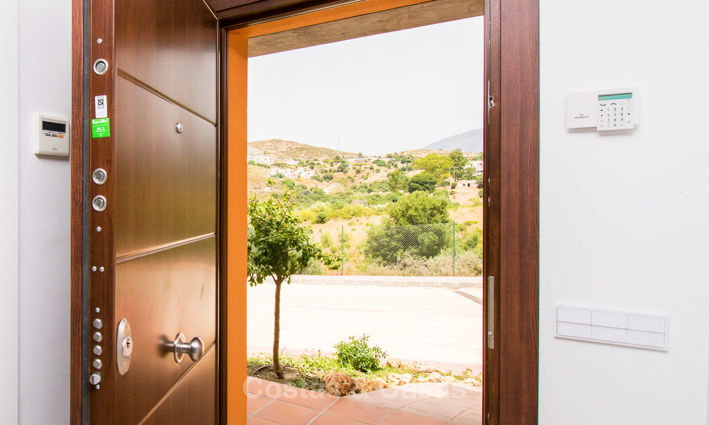 Stijlvol gerenoveerde schakelvilla´s te koop, Andalusische stijl, met uitzicht op zee, instapklaar, Benahavis, Marbella 5948