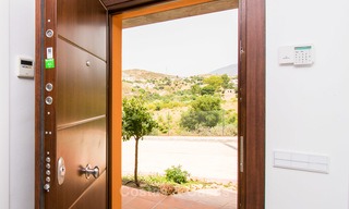 Stijlvol gerenoveerde schakelvilla´s te koop, Andalusische stijl, met uitzicht op zee, instapklaar, Benahavis, Marbella 5948 