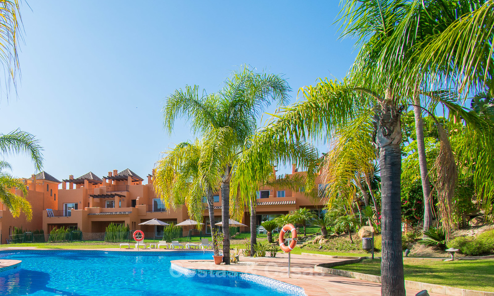 Stijlvol gerenoveerde schakelvilla´s te koop, Andalusische stijl, met uitzicht op zee, instapklaar, Benahavis, Marbella 5988