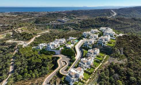 Moderne luxe appartementen te koop in een nieuwbouwproject met spectaculair zeezicht in Benahavis, Marbella 804266