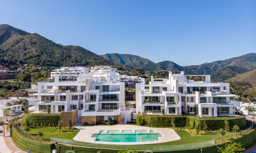 Modern-eigentijdse luxe appartementen met adembenemende zeezichten te koop, op korte rijafstand van het centrum van Marbella. Instapklaar. Laatste 3 penthouses. 38303