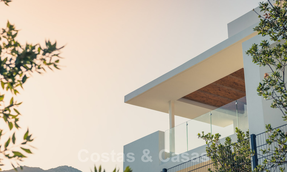 Modern-eigentijdse luxe appartementen met adembenemende zeezichten te koop, op korte rijafstand van het centrum van Marbella. Instapklaar. Laatste 3 penthouses. 38305