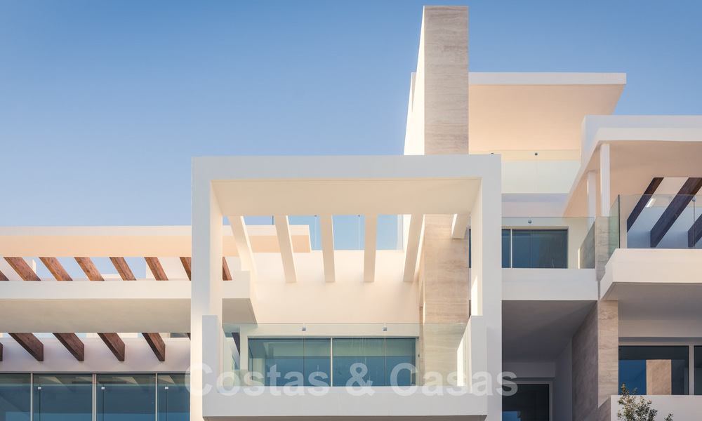 Modern-eigentijdse luxe appartementen met adembenemende zeezichten te koop, op korte rijafstand van het centrum van Marbella. 38306