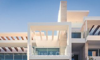 Modern-eigentijdse luxe appartementen met adembenemende zeezichten te koop, op korte rijafstand van het centrum van Marbella. 38306 