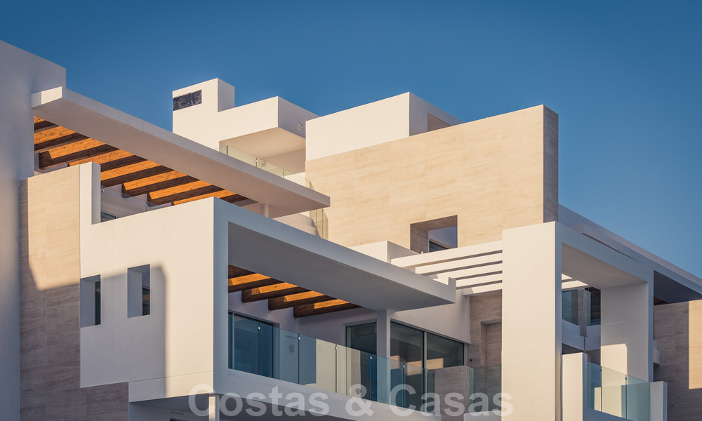 Modern-eigentijdse luxe appartementen met adembenemende zeezichten te koop, op korte rijafstand van het centrum van Marbella. 38311