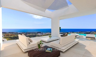 Nieuwe modern-eigentijdse villa's te koop, panoramisch uitzicht op zee, op de New Golden Mile tussen Marbella en Estepona 5104 
