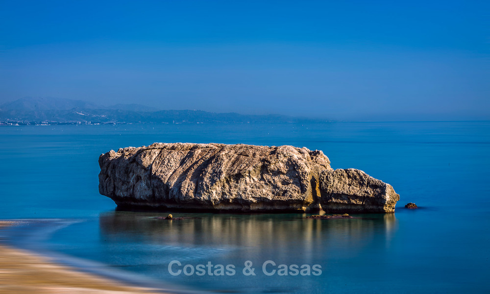 Gerenoveerde eerstelijns strand appartementen te koop, Instapklaar, Casares, Costa del Sol 5314