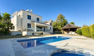 Ruime en aantrekkelijke gerenoveerde villa met zeezicht te koop, La Duquesa, Manilva, Costa del Sol 5538 