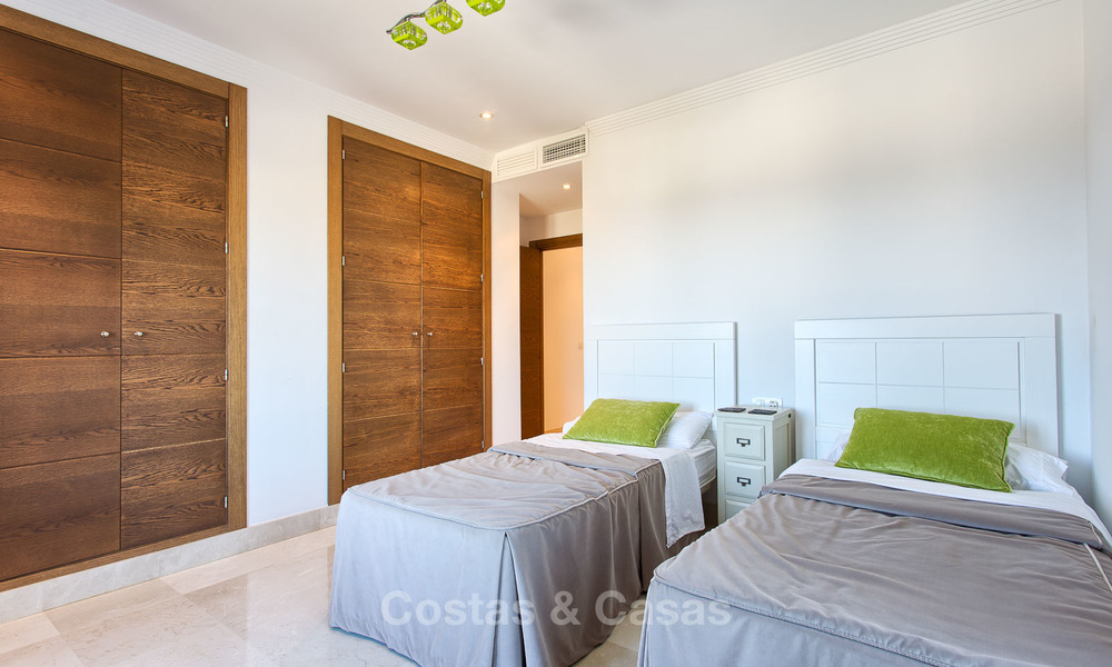 Ruime en aantrekkelijke gerenoveerde villa met zeezicht te koop, La Duquesa, Manilva, Costa del Sol 5551