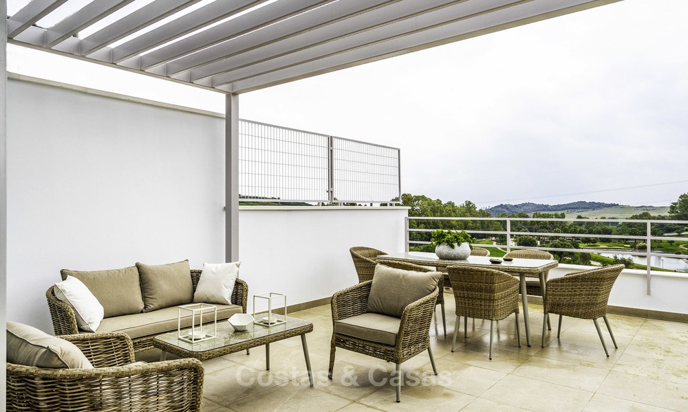 Nieuwe, moderne en exclusieve golf woningen met een spectaculair golfzicht te koop in Estepona 12122