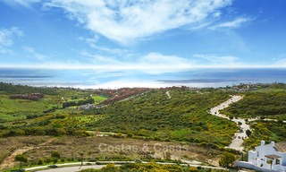 Nieuwe, avant-garde golf appartementen en schakelvilla’s te koop, adembenemend uitzicht op zee, Casares, Costa del Sol 5716 