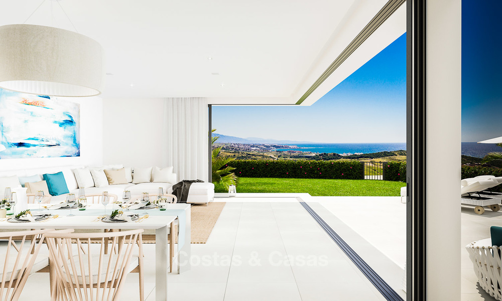Nieuwe, avant-garde golf appartementen en schakelvilla’s te koop, adembenemend uitzicht op zee, Casares, Costa del Sol 6103