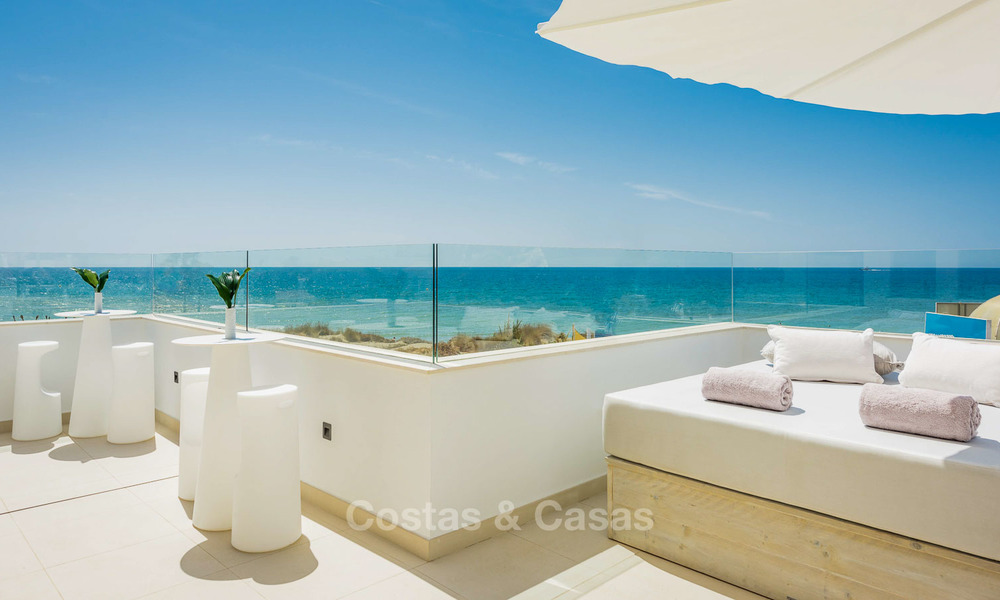 Eerstelijn strand villa te koop in Marbella met prachtig zeezicht 5755