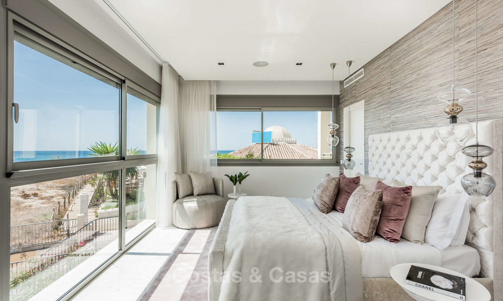 Eerstelijn strand villa te koop in Marbella met prachtig zeezicht 5757