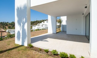 Nieuw, modern verhoogd tuinappartement met uitzicht op golf, bergen en zee, te koop in Benahavis - Marbella 5801 