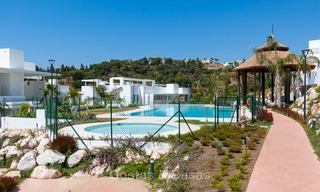 Nieuw, modern verhoogd tuinappartement met uitzicht op golf, bergen en zee, te koop in Benahavis - Marbella 5823 