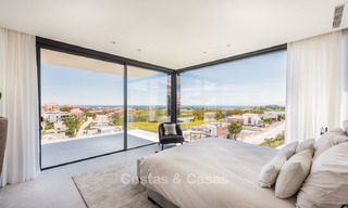 Exclusieve designer villa te koop, instapklaar, met panoramisch zicht op zee, golf en bergen, Benahavis - Marbella 5880 