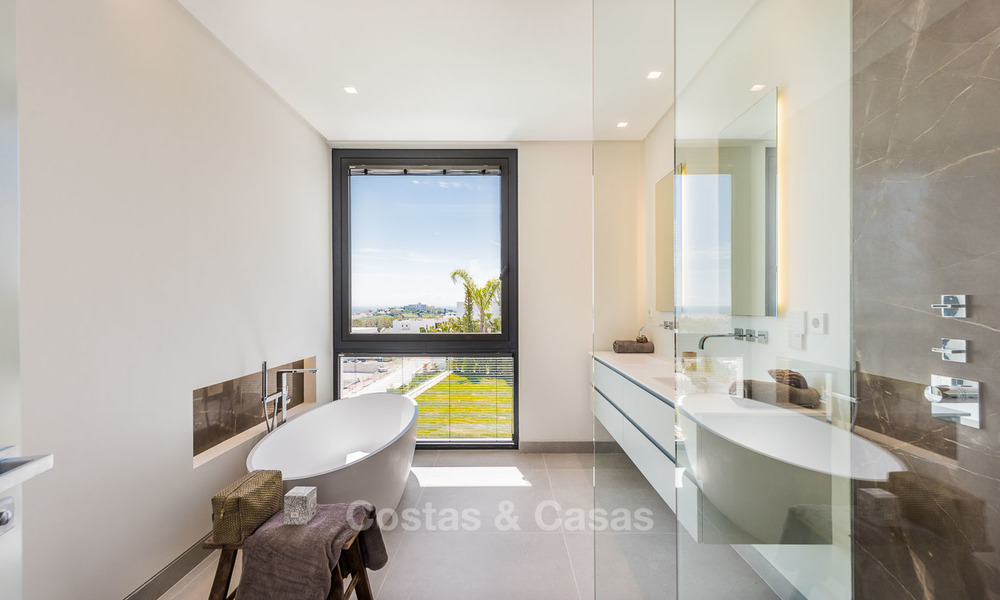 Exclusieve designer villa te koop, instapklaar, met panoramisch zicht op zee, golf en bergen, Benahavis - Marbella 5882