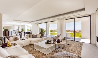 Exclusieve designer villa te koop, instapklaar, met panoramisch zicht op zee, golf en bergen, Benahavis - Marbella 5886 
