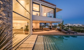 Exclusieve designer villa te koop, instapklaar, met panoramisch zicht op zee, golf en bergen, Benahavis - Marbella 5896 