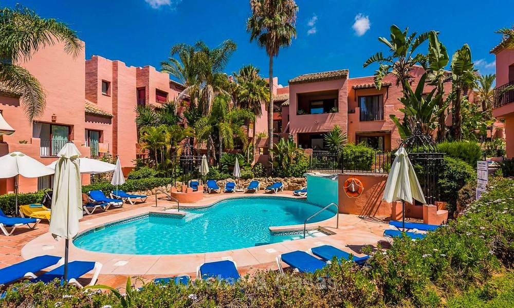 Ruim penthouse appartement in een luxueus complex te koop, strandzijde Elviria, Marbella 5999