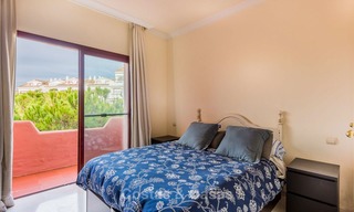Ruim penthouse appartement in een luxueus complex te koop, strandzijde Elviria, Marbella 6000 