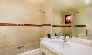 Ruim penthouse appartement in een luxueus complex te koop, strandzijde Elviria, Marbella 6009 