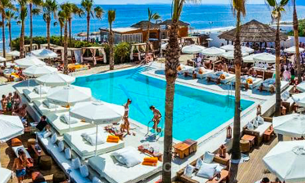 Ruim penthouse appartement in een luxueus complex te koop, strandzijde Elviria, Marbella 6019