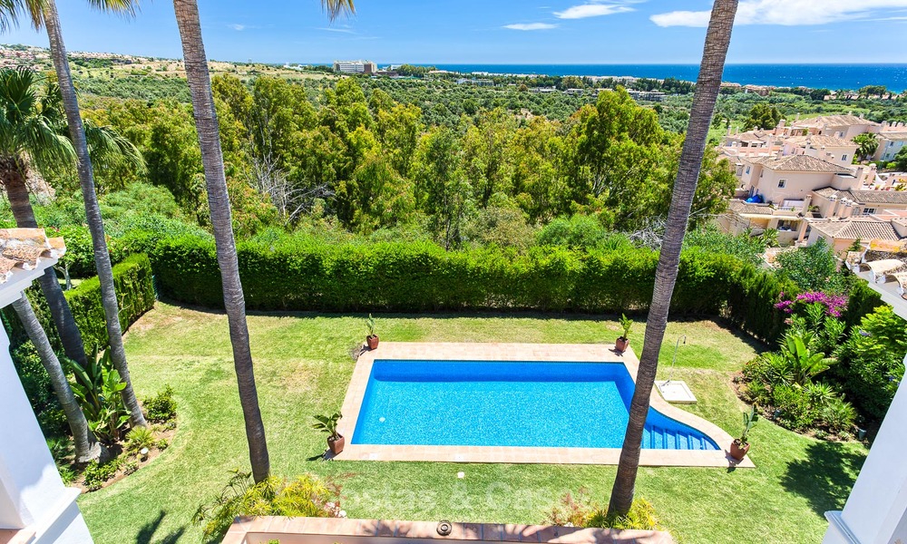 Designer villa in Andalusische stijl te koop, prachtig uitzicht op zee, nabij golf en strand, Marbella 6068