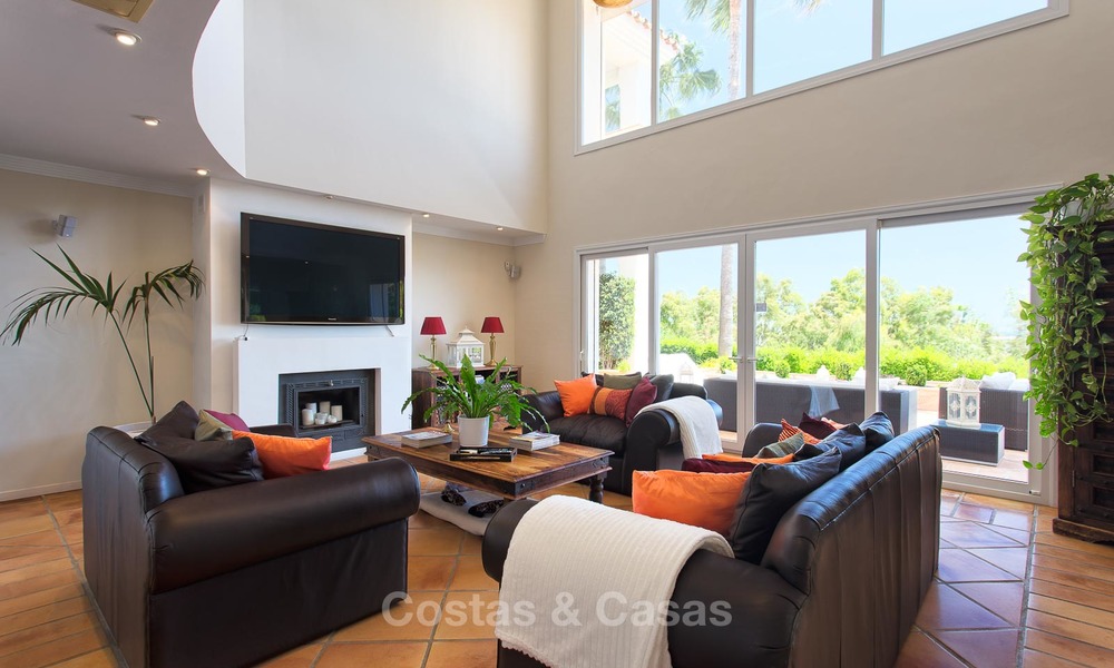 Designer villa in Andalusische stijl te koop, prachtig uitzicht op zee, nabij golf en strand, Marbella 6076
