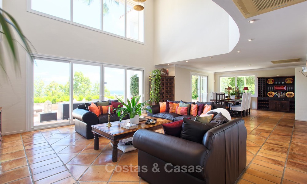 Designer villa in Andalusische stijl te koop, prachtig uitzicht op zee, nabij golf en strand, Marbella 6082