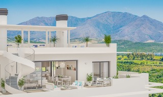 Nieuwe, avant-garde geschakelde huizen te koop, adembenemend uitzicht op zee, Casares, Costa del Sol. Instapklaar. 6114 