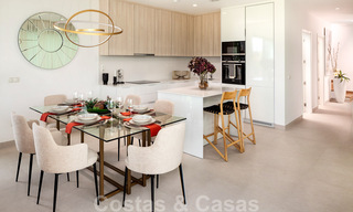 Nieuwe, avant-garde geschakelde huizen te koop, adembenemend uitzicht op zee, Casares, Costa del Sol. Instapklaar. 41385 
