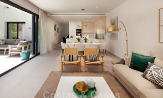 Nieuwe, avant-garde geschakelde huizen te koop, adembenemend uitzicht op zee, Casares, Costa del Sol. Instapklaar. 44333 
